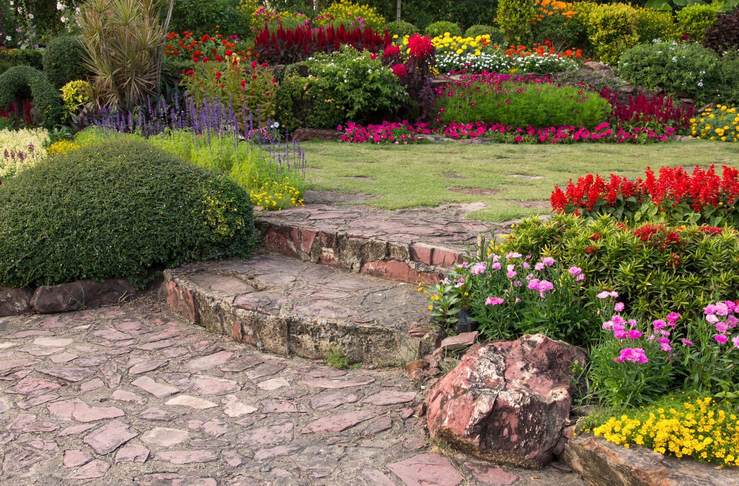 Gashi Gartenpflege wunderschöner Garten mit Blumen Gashi Gartenpflege wunderschöner Garten mit Blumen